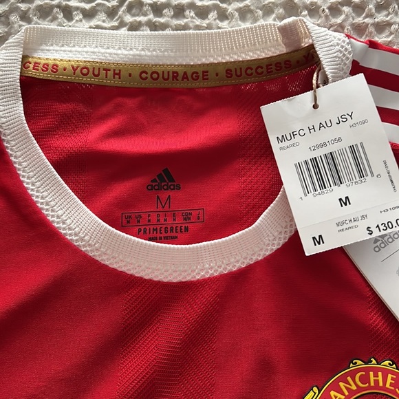 21/22 Manchester United Home Jersey - Picture 5 of 7